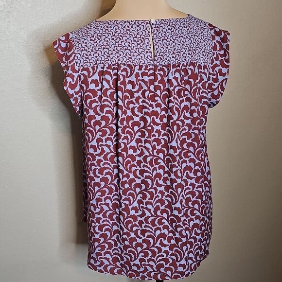 LOFT Medium Brick Red and Blue‎ Ruffle Sleeveless Patterned Georgette Blouse - Picture 4 of 7
